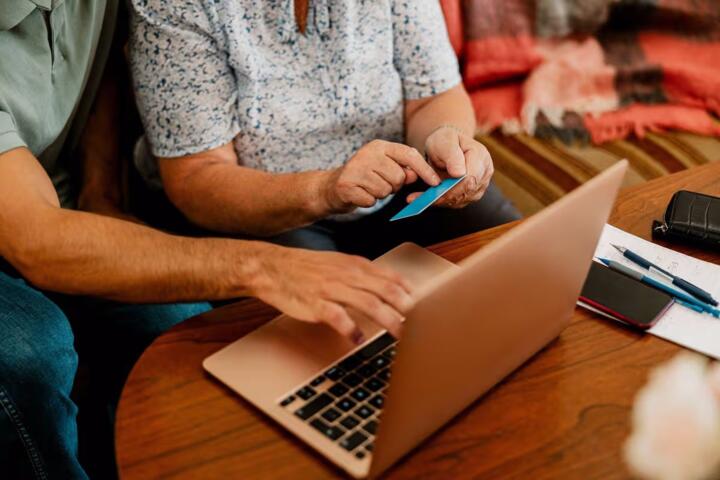 Direct Debit vs Card Subscription: Control Differences