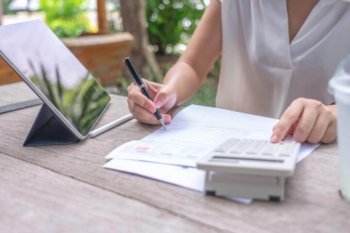 The Monthly Bill Review Routine to Stay on Budget